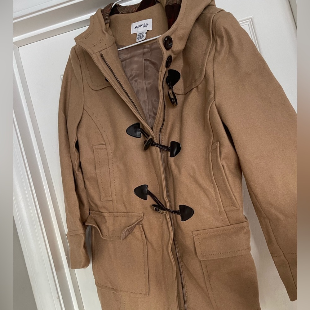 Light brown coat, medium